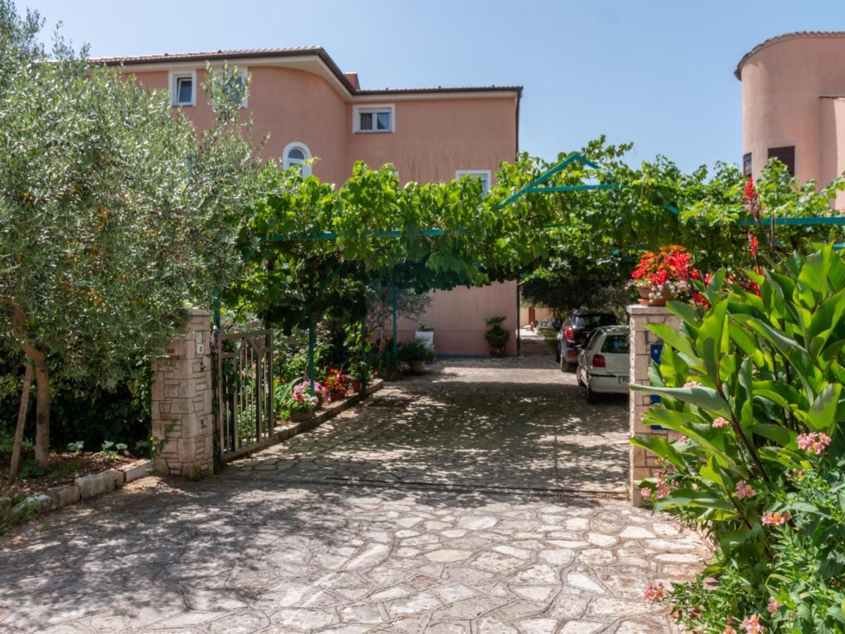 Berat Apartment Воднян Экстерьер фото